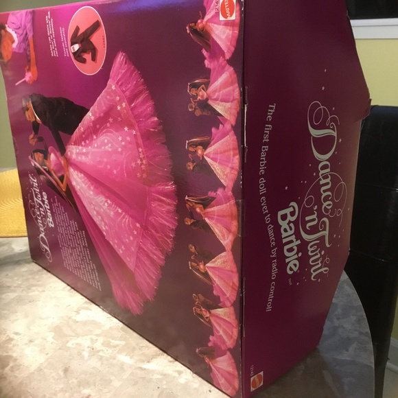 Dance n Twirl Barbie (First Barbie ever to dance by radio control!) - Picture 10 of 16